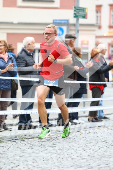 Hofmühlvolksfest-Halbmarathon Gloffer Werd