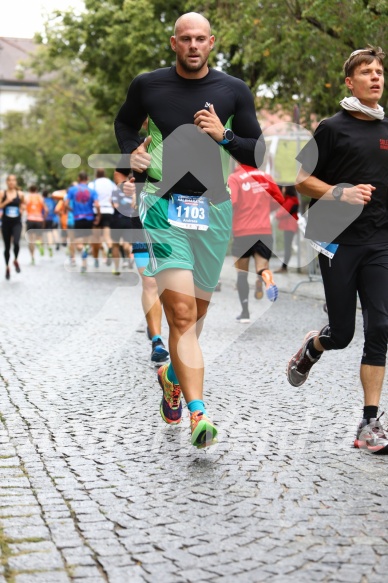 Hofmühlvolksfest-Halbmarathon Gloffer Werd